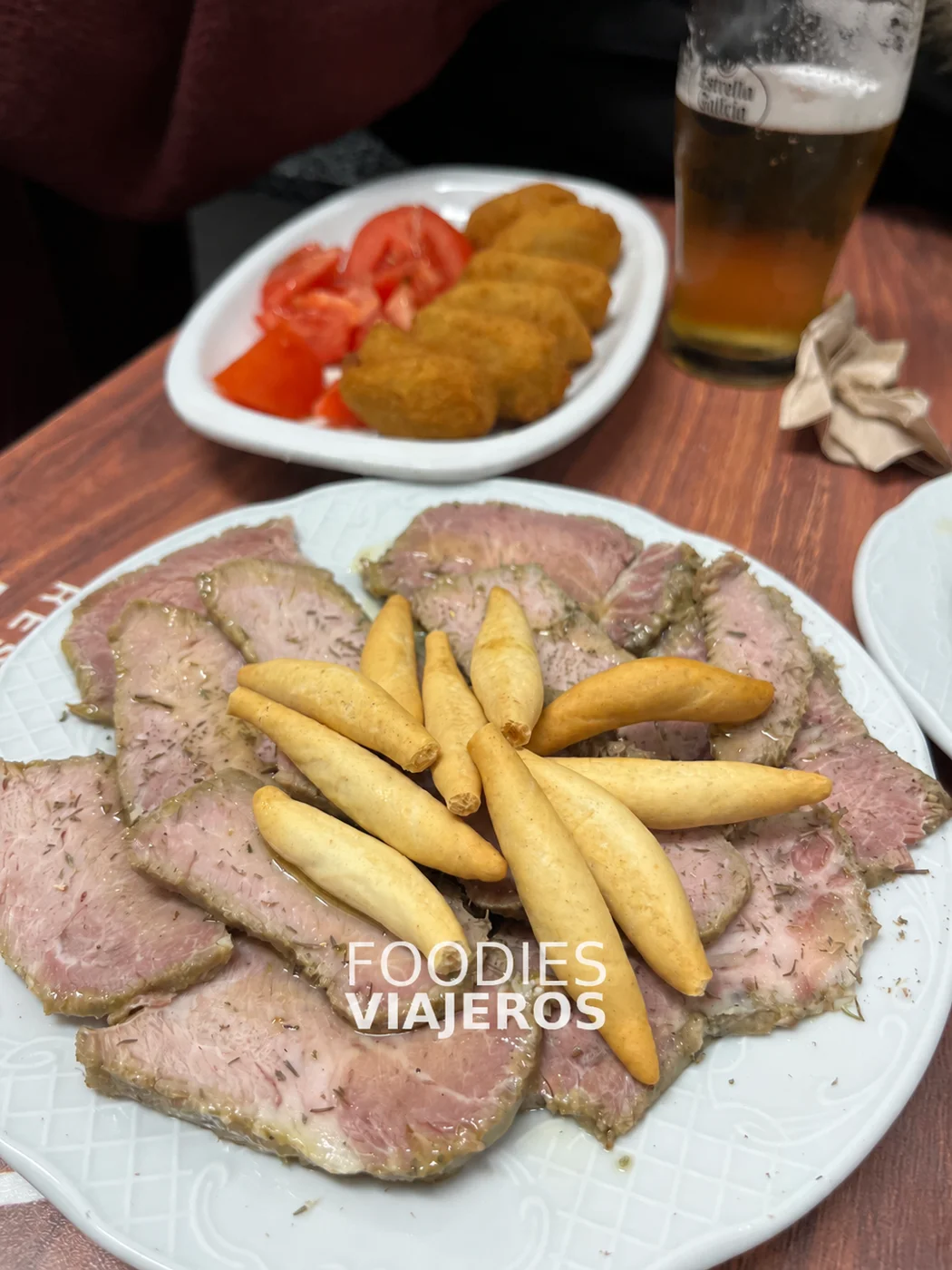 Lomo de orza con picos y croquetas en Las Vegas, Cazorla.