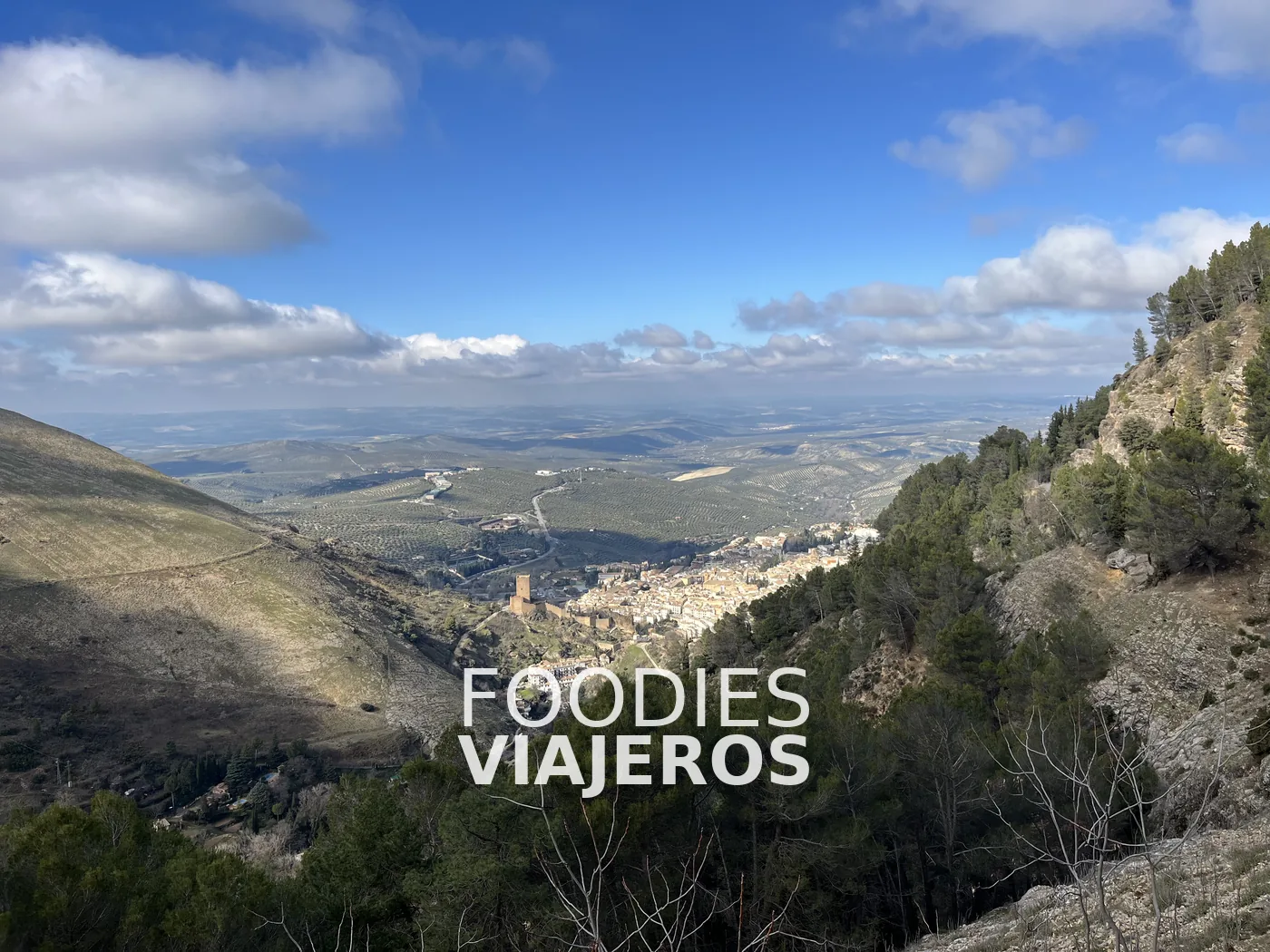 Vistas de Cazorla y del castillo de la Yedra desde la ladera.