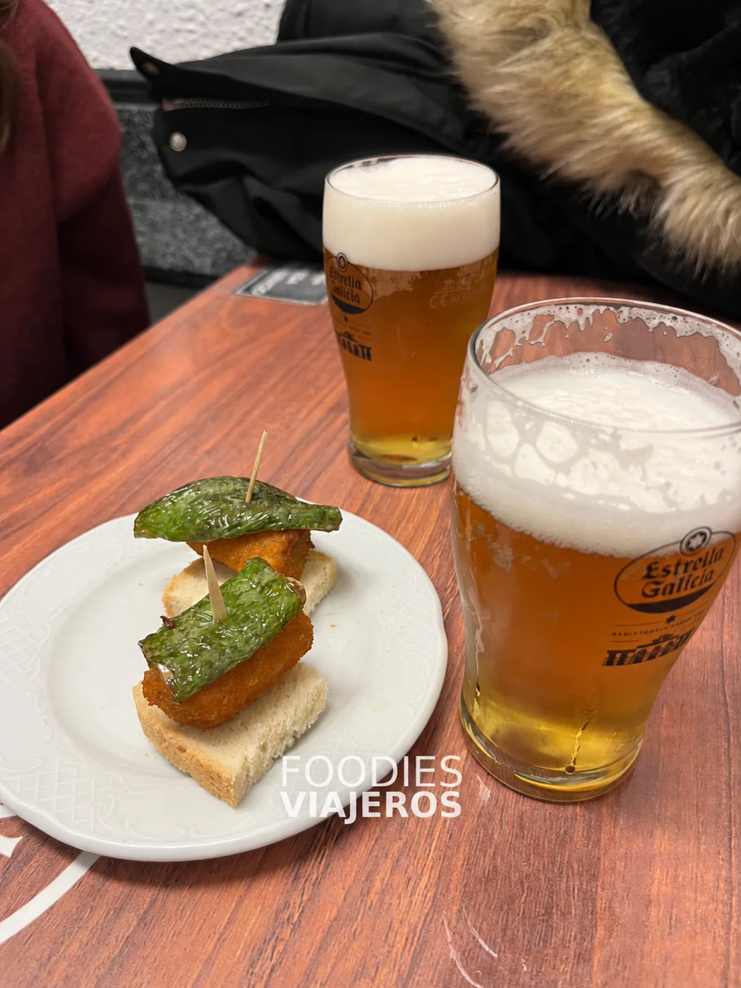 Tapas con pimiento verde y cervezas en Las Vegas, Cazorla.